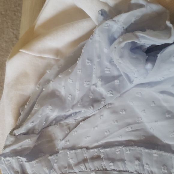 ❤New boutique deep v ruffle dot top - Picture 12 of 12